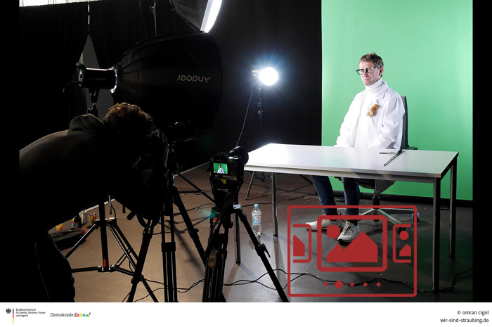 Das slideshow-Fenster mit Bildern zur Aktion '„DR. STEVEN SCHMOCK“ :: „So werden wir verarscht! – Die ganze Wahrheit!“' anzeigen ...