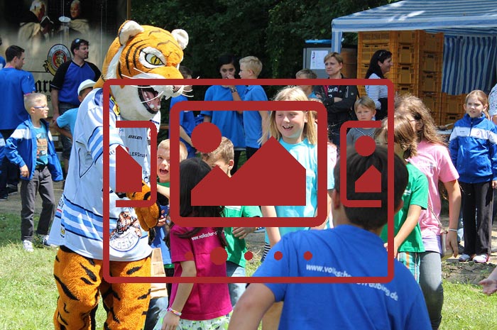 Das slideshow-Fenster mit begleitenden Bildern 'Ein EHC-Aktionstag für die ganze Familie, der ganz im Zeichen von Sport, Kultur und Kreativität steht' anzeigen ...