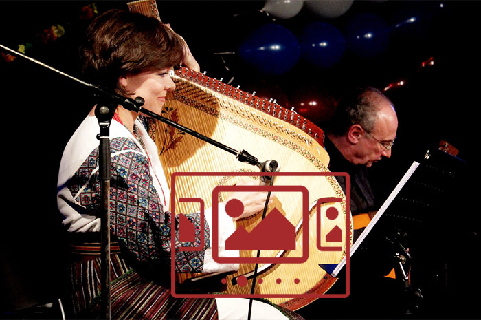 Das slideshow-Fenster mit begleitenden Bildern 'Poetry Sound & Vision 3 - Kulturzug Ukraine & Russland' anzeigen ...