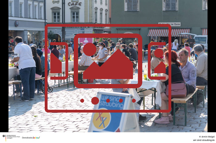 Das slideshow-Fenster mit begleitenden Bildern und Impressionen zur 'Tafel der Kulturen im September 2020' anzeigen ...