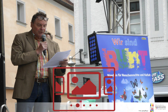 Das slideshow-Fenster mit begleitenden Bildern 'Impressionen vom Internationalen Tag gegen Rassisimus im März 2019' anzeigen ...