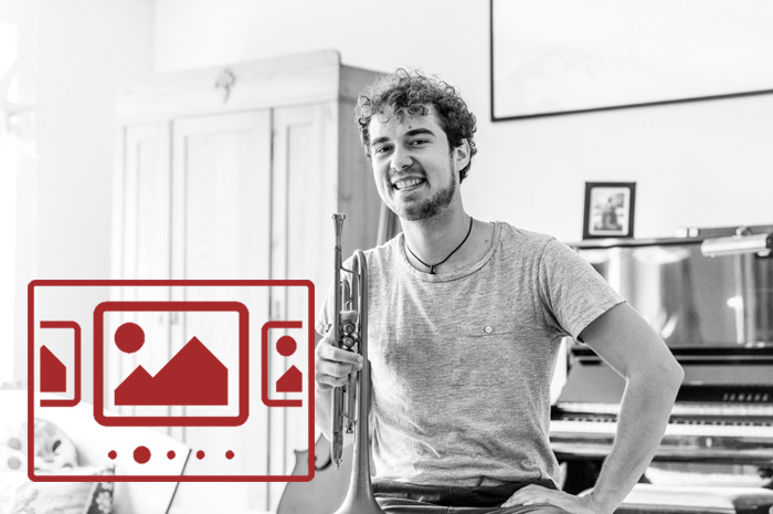 Das slideshow-Fenster mit begleitenden Bildern und Impressionen zum neuen Online-Format 'Freistunde Show' anzeigen ...