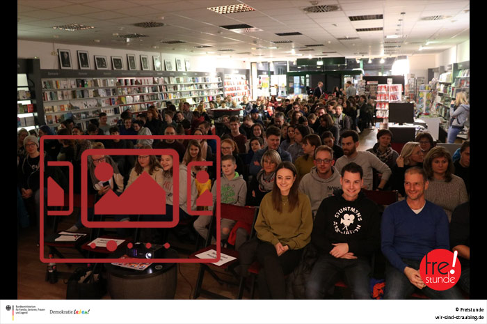 Sie sehen Impressionen aus unserer Veranstaltung 'Freistunde Talk lädt ein: „MrWissen2Go“ in Straubing' ...